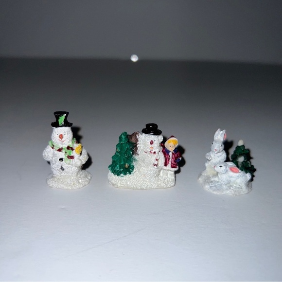 Cobblestone Corners 2002 Boat Dock + Christmas Village Figurines unbranded 27pcs - Picture 10 of 11